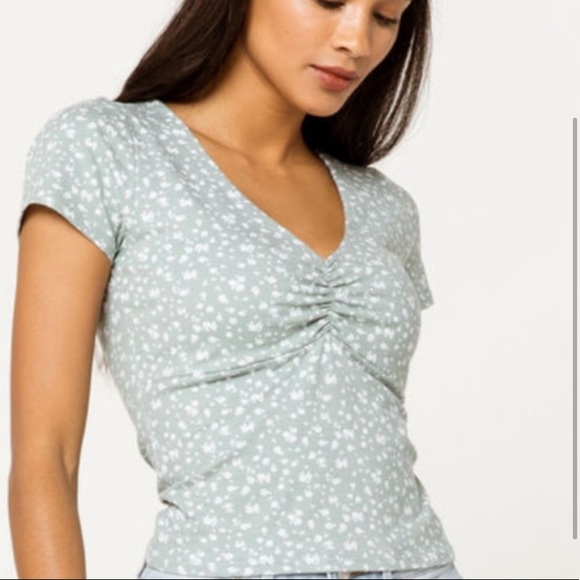 SOLD tillys Green floral crop top - Picture 2 of 2